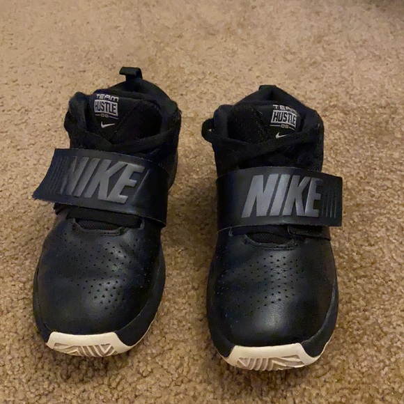 Nike boys tennis shoes - Picture 4 of 4